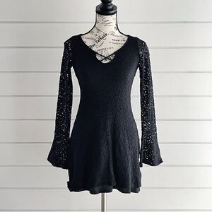 Hollister Damen Long Sleeve Black Lace Overlay Lined Bell Sleeve Mini Dress XS